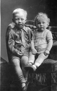 Витольд и Гелий Муратовы в 1938 году.